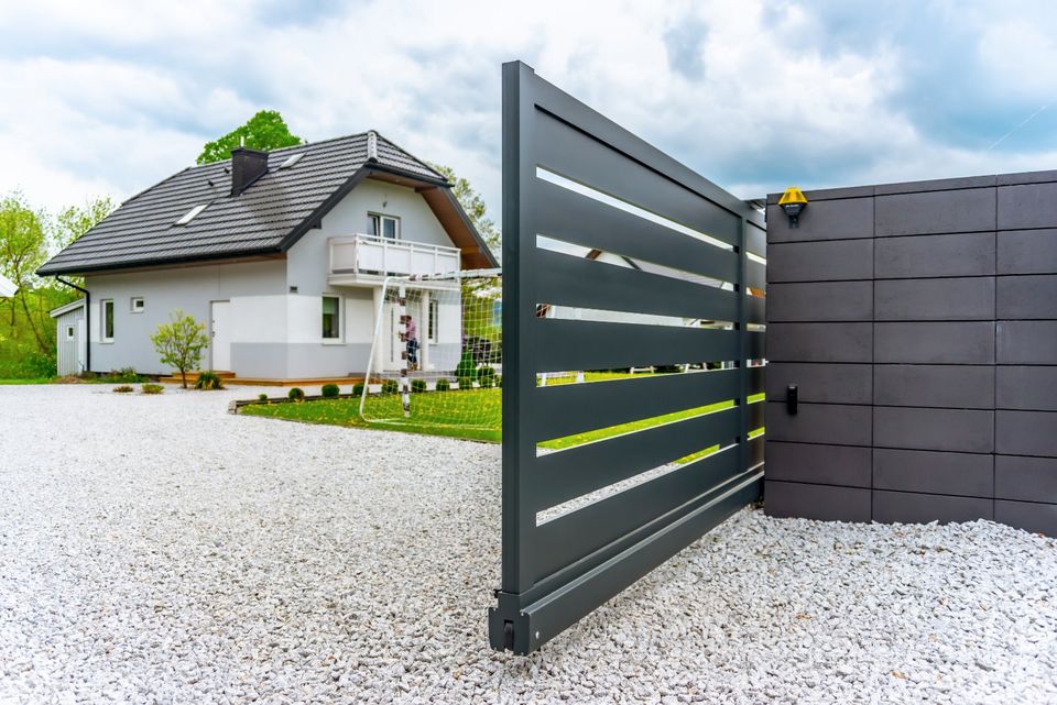 Aluminium-Zäune, Alu-Briefkastensäulen, Tore aus Aluminium in Berlin