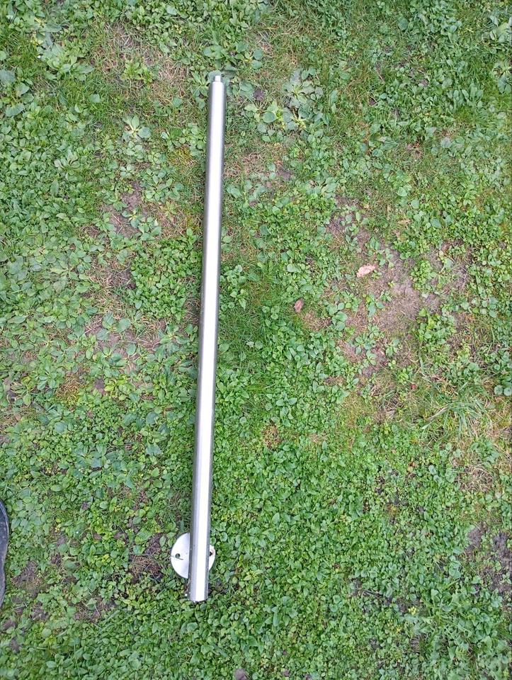 Geländerpfosten 115cm 40mm Durchmesser zur Wandmontage in Stockach