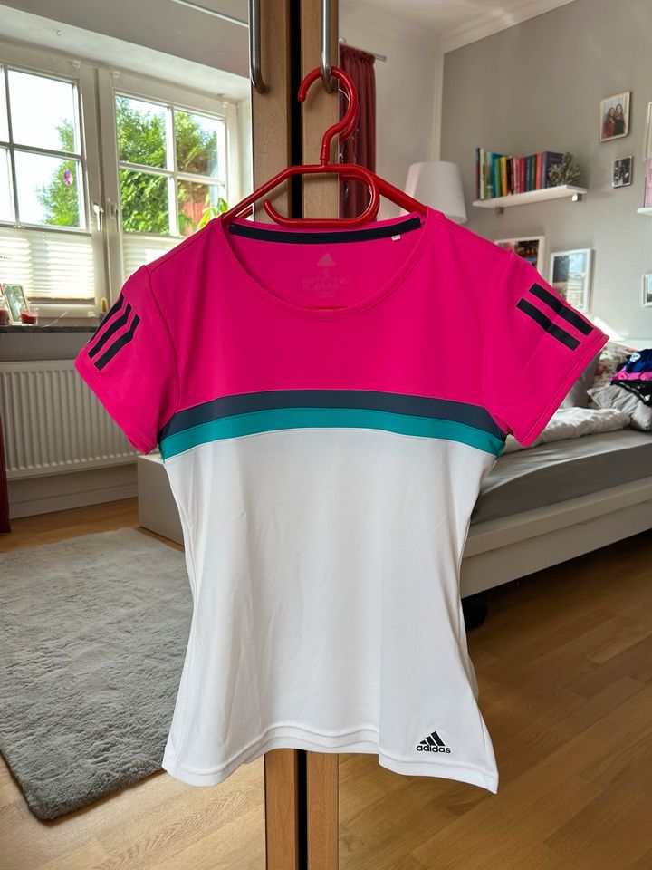 Adidas T-Shirt in Schleswig