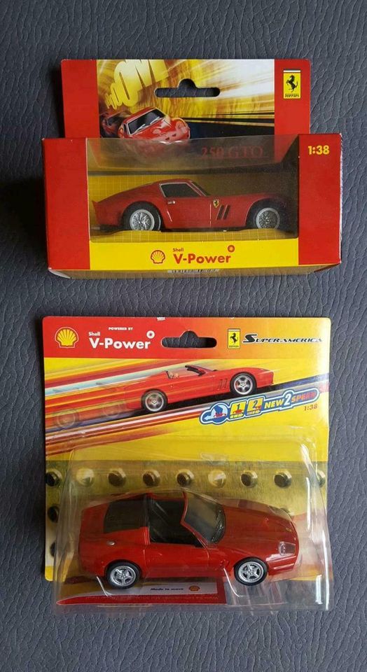 2 Modellautos Ferrari 250 GTO & Superamerica, 1:38 in Hunsrück