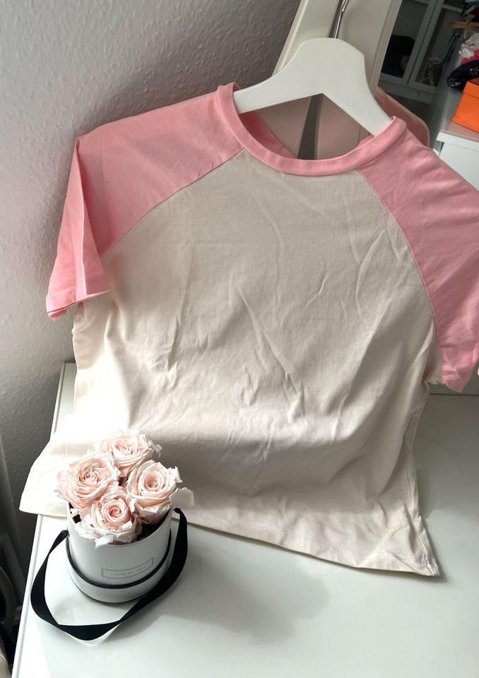 H&M wNeu Collage Style Basic T-Shirt 158/164 in Pattensen