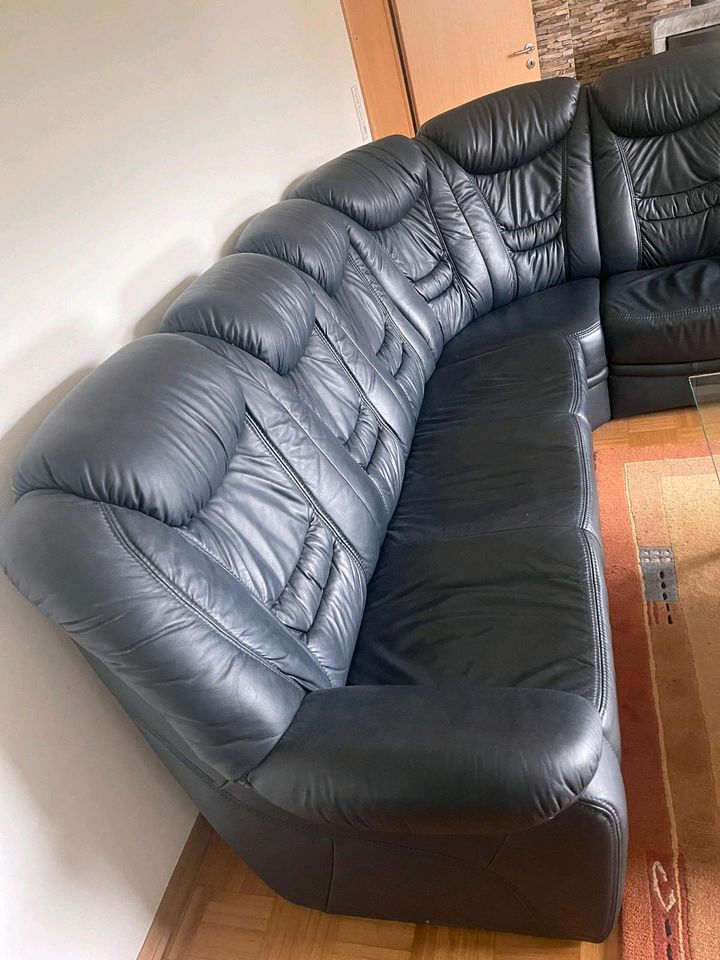 Leder Sofa mit Sessel in dunkel Blau (fast schwarz) in Bad Oeynhausen