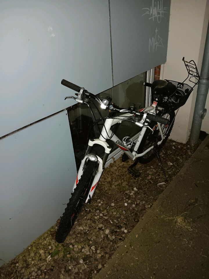 Fahrrad sofort verkaufen  40 euro in Lübeck