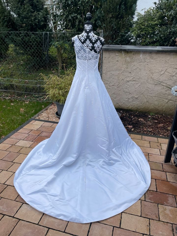 Brautkleid weiß Größe 8  38 M in Altenstadt