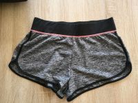 Kurze graue Sport Hose / Shorts Damen Größe 38 Baden-Württemberg - Ditzingen Vorschau