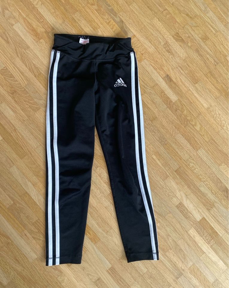 Adidas, Sport, Leggins,, Sporthose, 3/4, 128, schwarz in Höhenkirchen-Siegertsbrunn