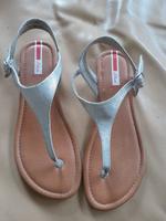 Sandalen Größe 38, silber Niedersachsen - Aurich Vorschau