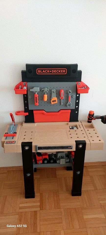 Kinder Spielzeugwerkbank Black-decker in München