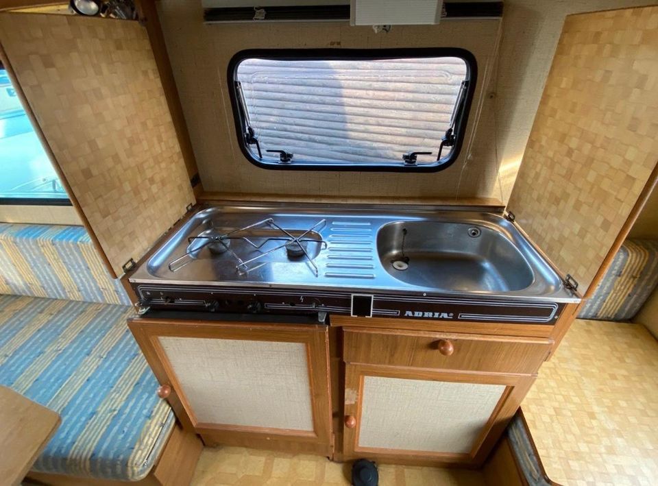 Wohnwagen Adria 305SL mit Vorzelt und Sonnensegel in Rees