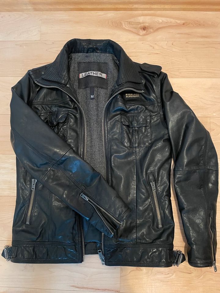 Superdry Lederjacke schwarz Größe M in Derenburg