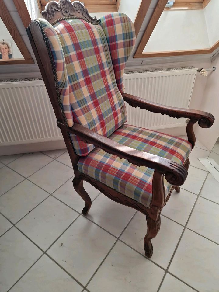 Alter schwerer Sessel, Tron, gut erhalten aus Familienbesitz in Berlin