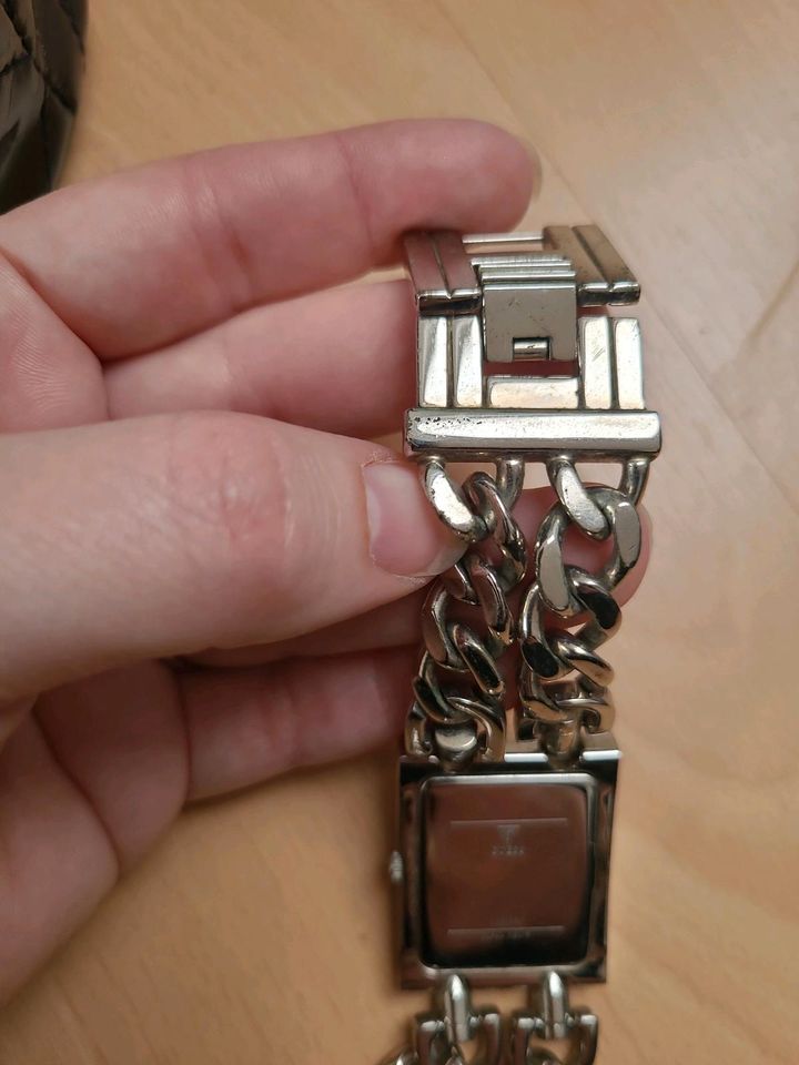 Guess Armband Uhr mit Glitzer in Rüsselsheim