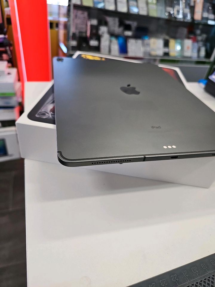 IPad Pro (12.9- inch) WIFI +Cellular 256GB Space Gray Neuwertige in Frankfurt am Main