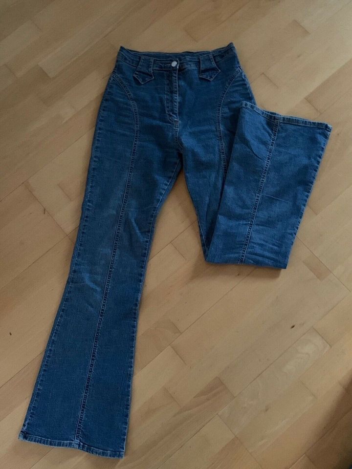 Jeans, Gr. 36 in Düsseldorf