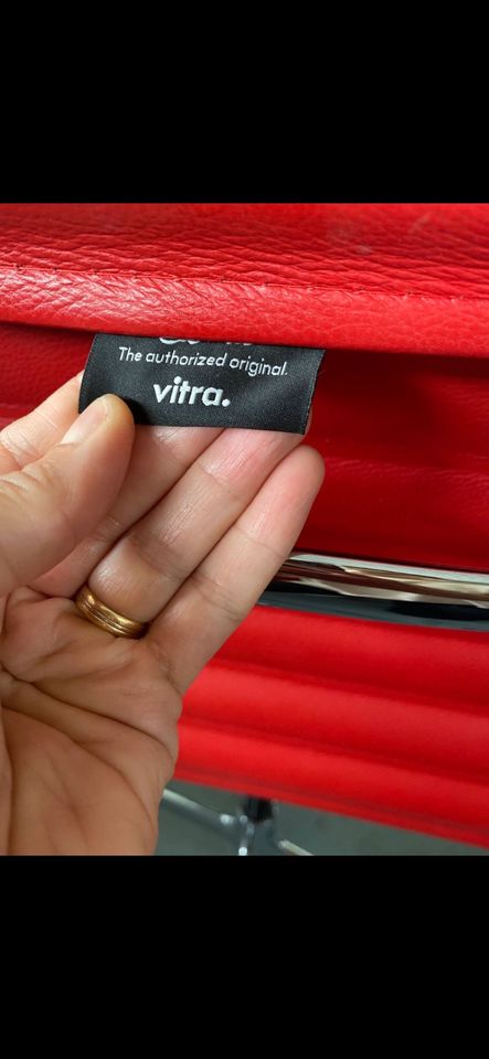 Vitra EA 108 Premium Leder drehbar neuwertig in Wiesbaden