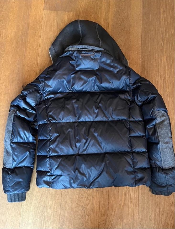 SALE Daunenjacke von Handstich, Dunkelblau, mit Lammfell-Kapuze in Nürnberg (Mittelfr)