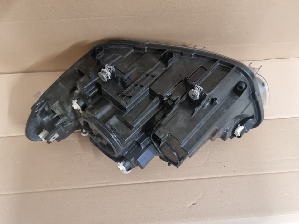 BMW 1ER F20 F21 Halogen Scheinwerfer Vorne Rechts 7358392 in Bedburg-Hau