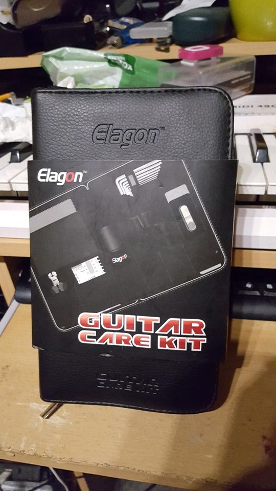 GUITAR CARE KIT NEU OVP UNBENUTZT in Essen Altenessen