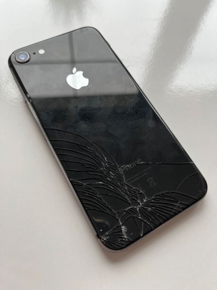 Apple iPhone 8 schwarz 64 GB - Defekt in Untergriesbach