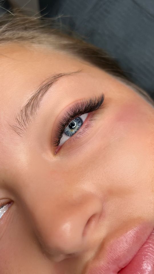 ☞ EXKLUSIVE WIMPERNVERLÄNGERUNG /LASH EXTENSIONS in Hamburg