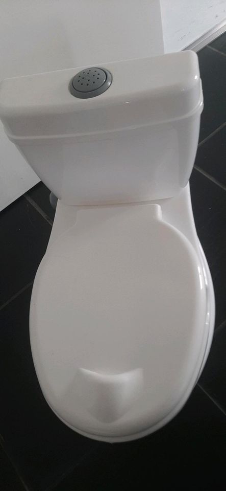 Toilette Kindertoilette mit Spülgeräusch in Barbing