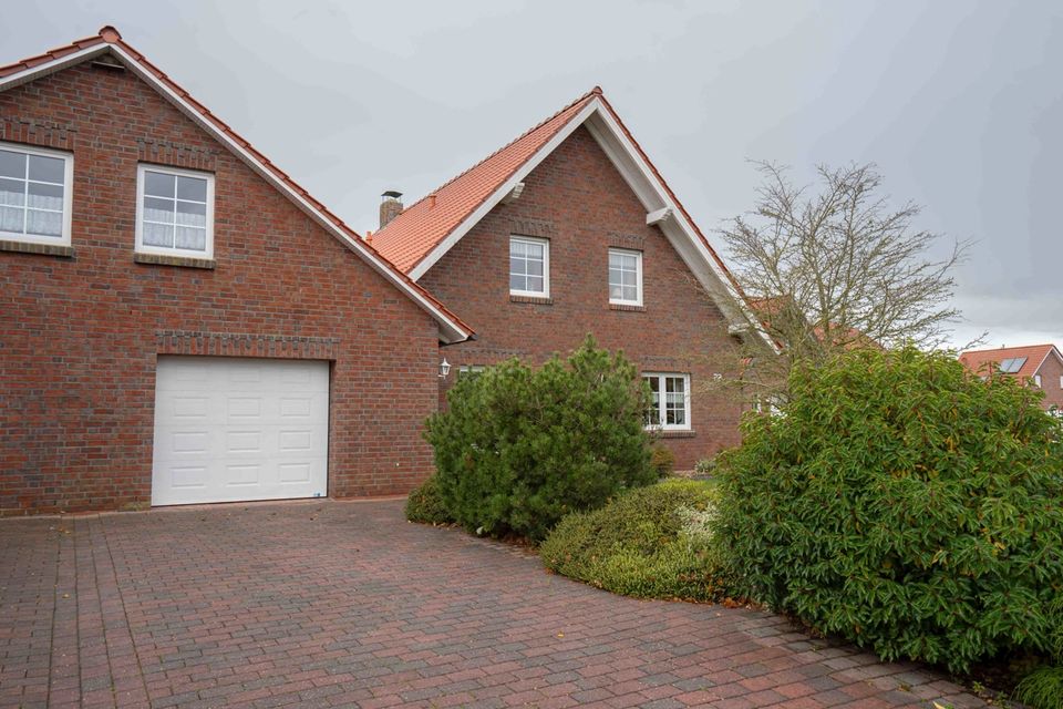 Wohnen direkt am Wasser! Einfamilienhaus mit Garage an der Nordseeküste! in Dornum