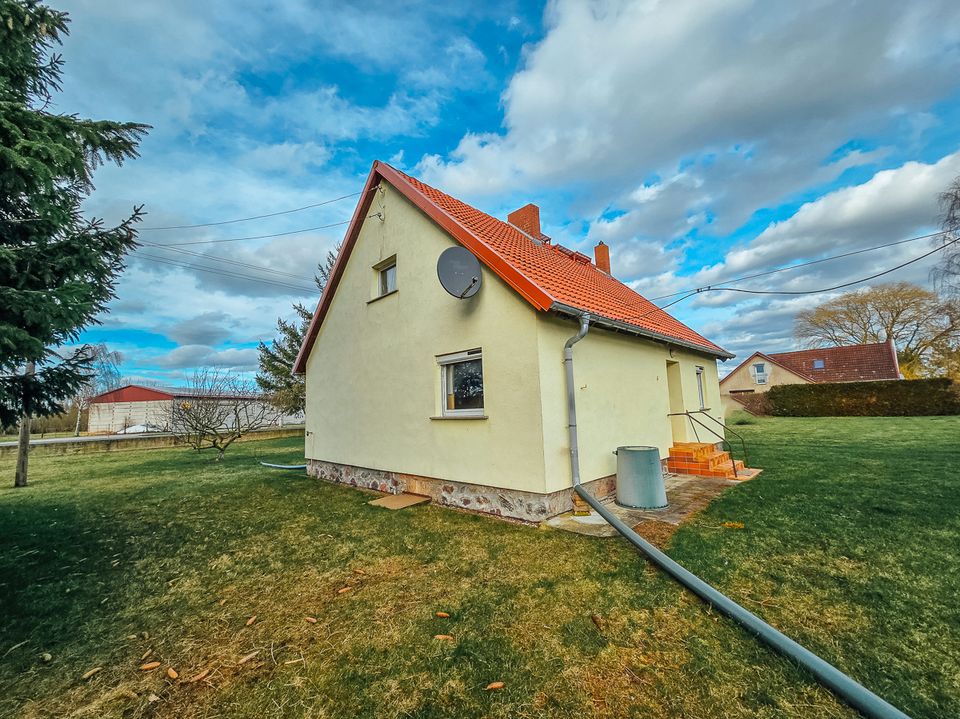 Schnäppchenhaus auf dem Land mit Garage und Nebengebäude in Spantekow