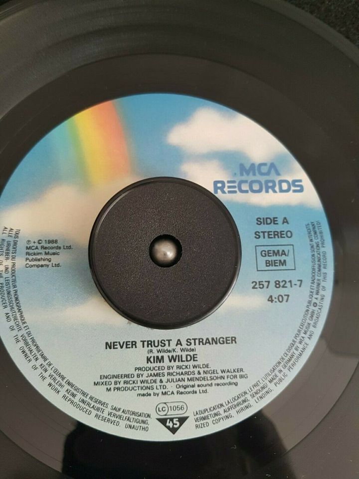 Kim Wilde Kim Wilde Vinyl + Never trust a stranger Single `45 in Hamburg