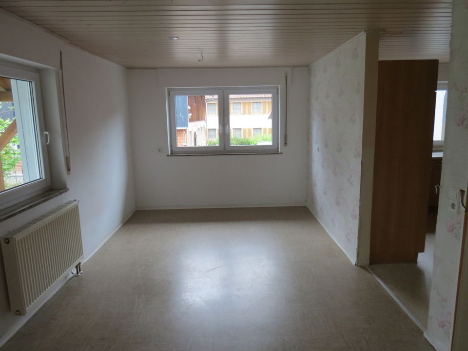 Licht und Raum - Vermietung - Altersgerechte  4,5  Zimmer Wohnung im EG in Frankenhardt-Vorderuhlberg in grüner Lage in Frankenhardt