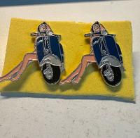 2 x vespa pin im super zustand Saarland - Großrosseln Vorschau