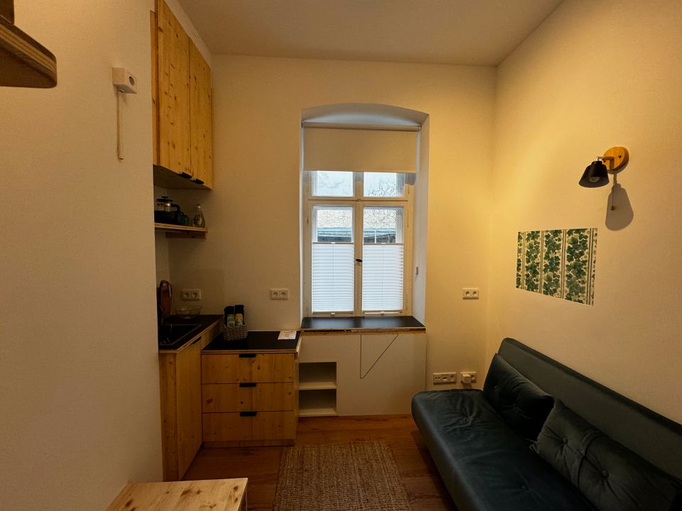 Toll gestaltetes u.möbliertes Mini Apartement im Herzens Berlins in Berlin