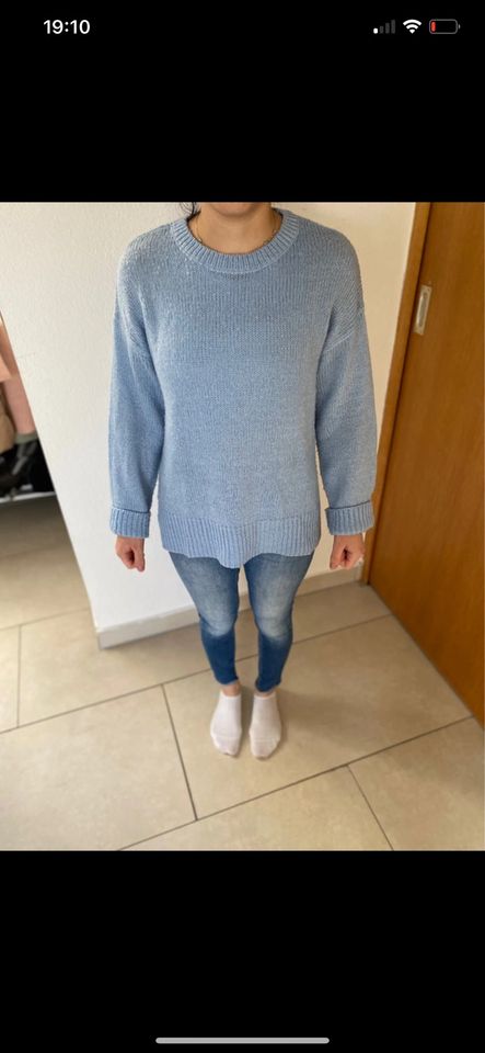 Blauer Pullover in Darmstadt