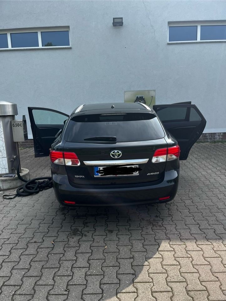 Toyota Avensis Combi 1,8l Valvematic in Frankfurt (Oder)