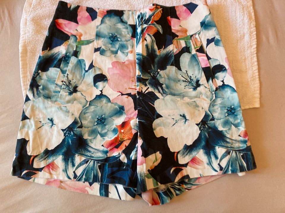 High Waist/ Waisted Shorts XS in Hamburg