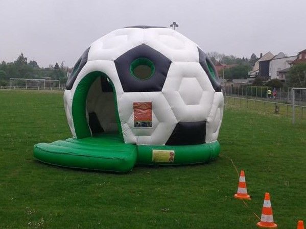 Hüpfburg XL Fußball Kinder Geburtstag mieten leihen in Echzell 