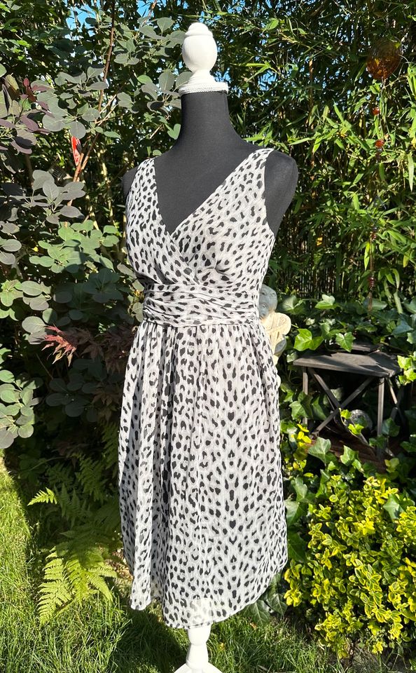 Sommerkleid/Kleid von Vero Moda - Größe M in Freiburg im Breisgau