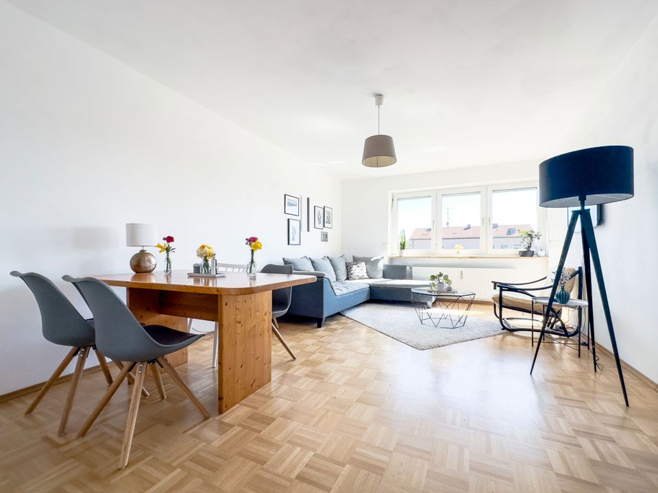 Dachgeschosswohnung mit Südbalkon und hochwertiger Einbauküche. in München