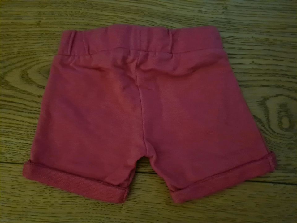 Kurze Hose / kurze Sweathose von Blue Seven Größe 68 in Uedem