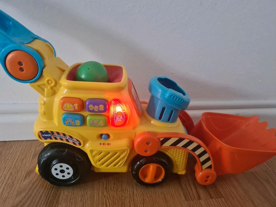 Ballspaß Bagger von Vtech Schiebespielzeug Lauflernhilfe in Berlin