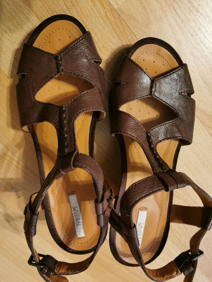 Geox Damen Leder Schuhe Keilsandalen 36 in Düsseldorf