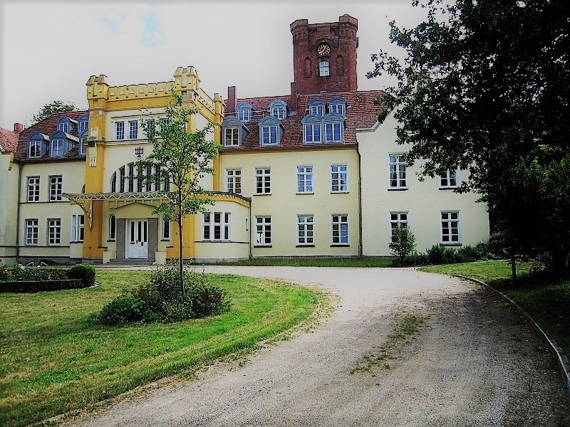 exclusive 2-Zimmer Wohnung mit traumhaftem Weitblick im Schloss Lelkendorf zur Miete in Lelkendorf