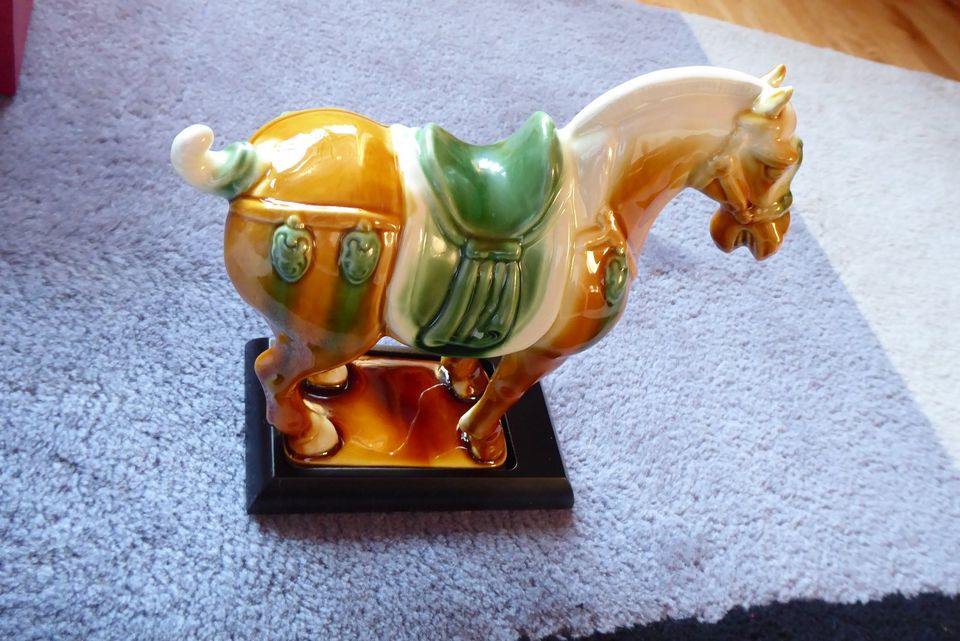 Keramik Pferd im Tang-Stil glasiert, Taiwan/China in Winsen (Aller)