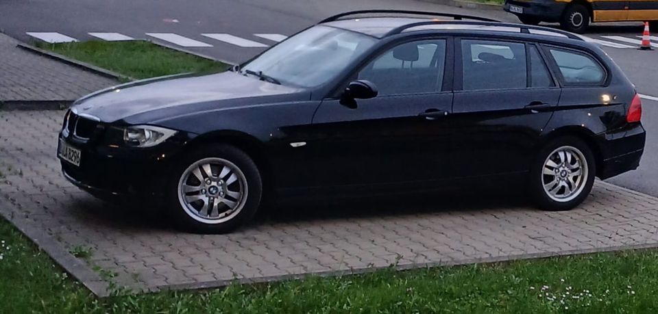BMW 318i Benziner Kombi in Berlin