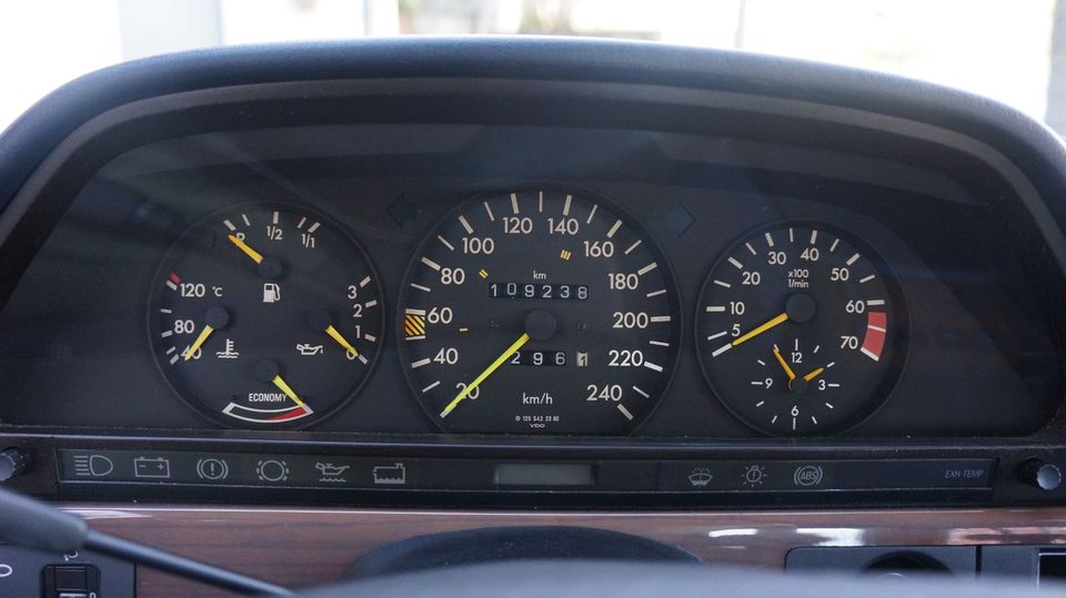 Mercedes Benz _ W 126 _ 300 SE _ EZ 01.12.1989 _ 110.000 km in Stuttgart
