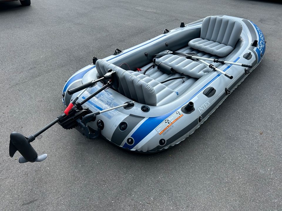 Schlauchboot Intex Excursion 5 mit E-Motor + Zubehör in Treuen