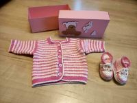 Baby Set Mädchen gehäkelt aus Jacke + Schuhe + Geschenkverpackung Bayern - Edling Vorschau