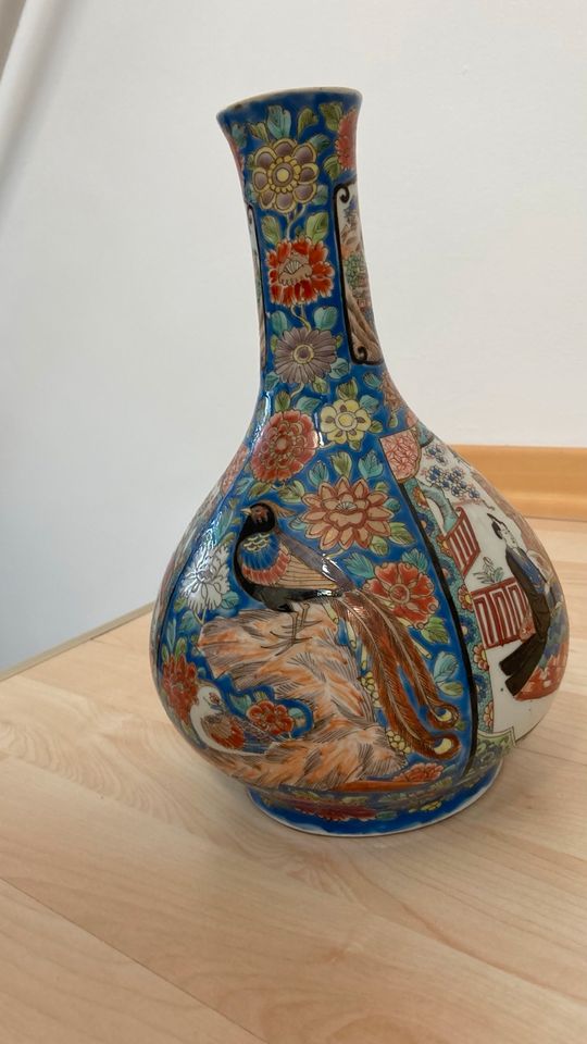2 schöne seltene antike asiatische Vasen (japanische Imari Vasen) in Taufkirchen
