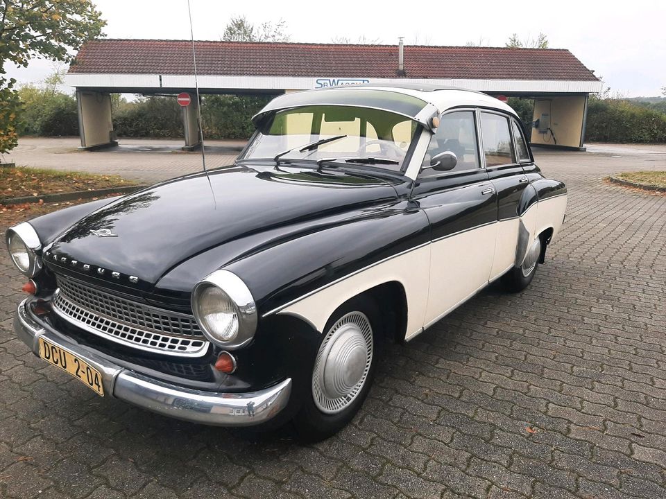 WArtburg W 311 schwarz/weiß teilweise Originallack Faltdach in Calau