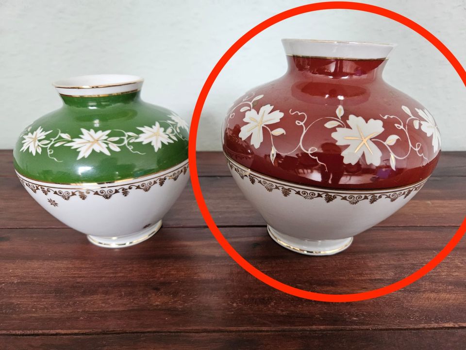 Vase von Spechtsbrunn handbemalt, Rot mit Goldrand in Nennhausen