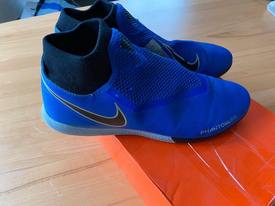 Fußball Hallen SportSchuh Nike Phantom Gr.9,5 / 43 in Vacha